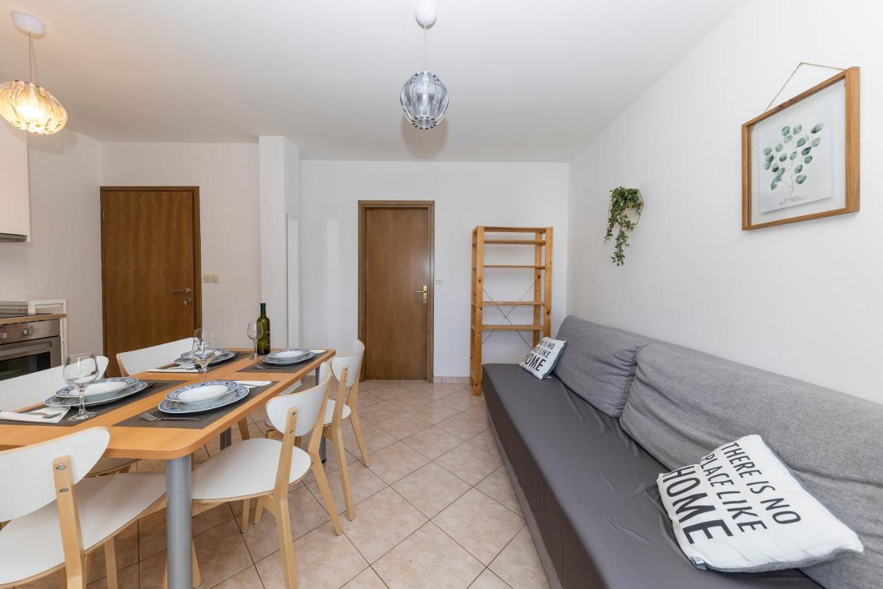 Apartmani Maestral Dobropoljana エクステリア 写真